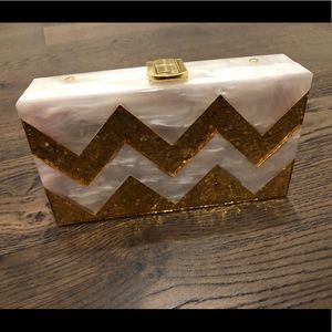 Purse that can be a clutch or over the shoulder.